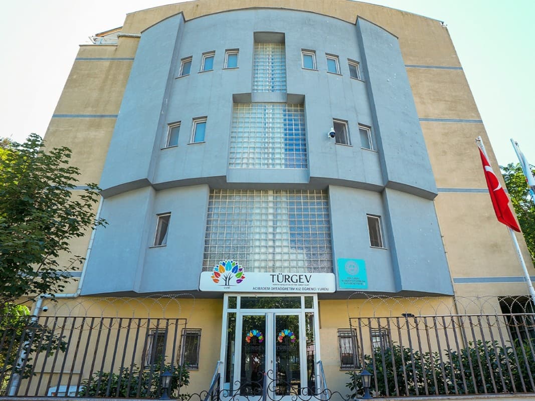 Acıbadem Ortaöğretim Yurdu Üsküdar dış cephe