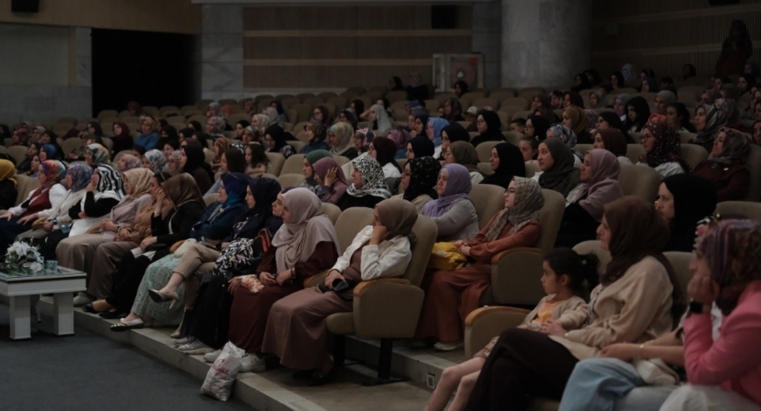 GİF Konya Öğrencilerinden Anlamlı Sahne: “Vefa: Akan Zaman Kalan İnsan” Seyirciyle Buluştu — 3