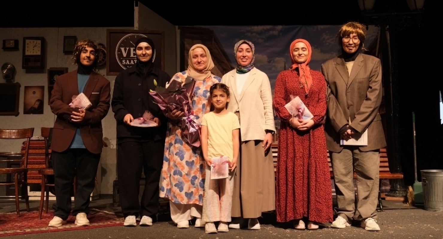 GİF Konya Öğrencilerinden Anlamlı Sahne: “Vefa: Akan Zaman Kalan İnsan” Seyirciyle Buluştu — 5