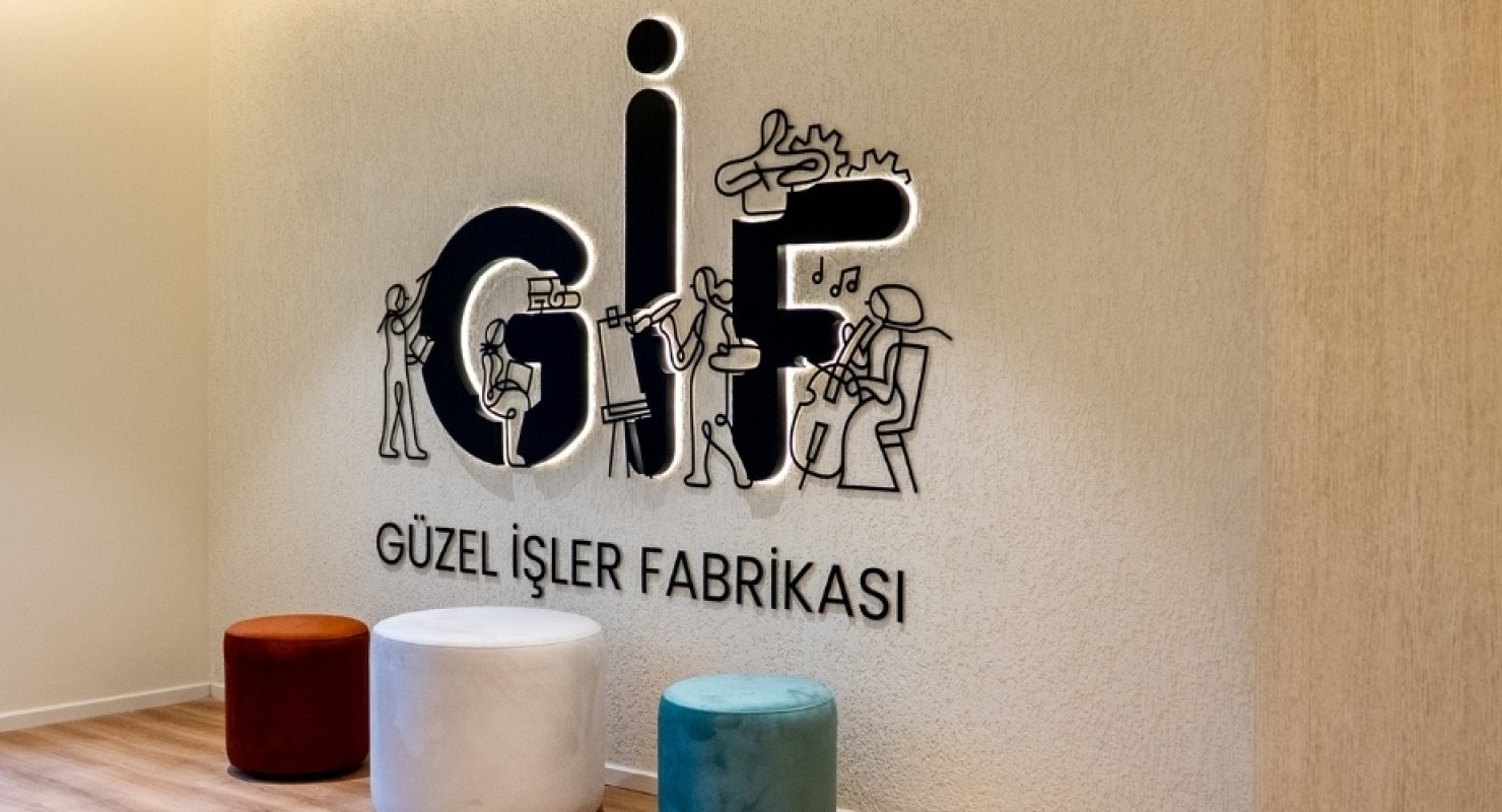 GİF, Ümraniye Dudullu'da Genç Kızlarla Buluşuyor — 2